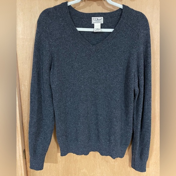 LL BEAN -greyhound lambs wool v- neck - Picture 1 of 3